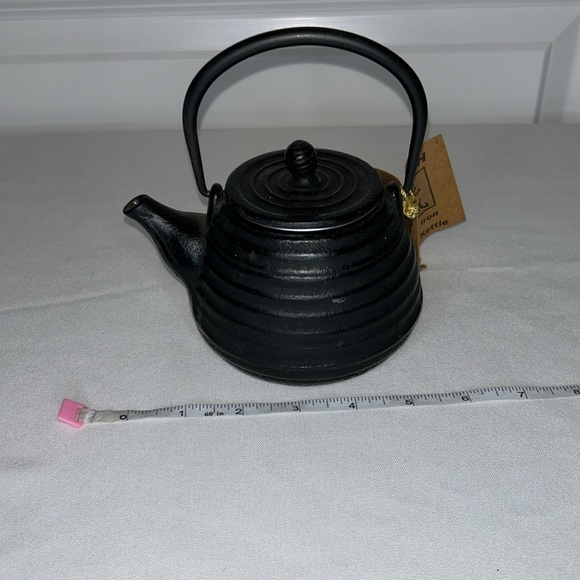KAFUH Cast Iron Tea Kettle, 2 pounds 6.7 ounces Black 5.5” L x 6” T x 4.5” W - Picture 11 of 14